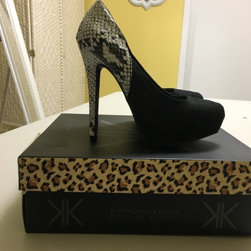 Kardashian’s Kollection shoe...NWOT